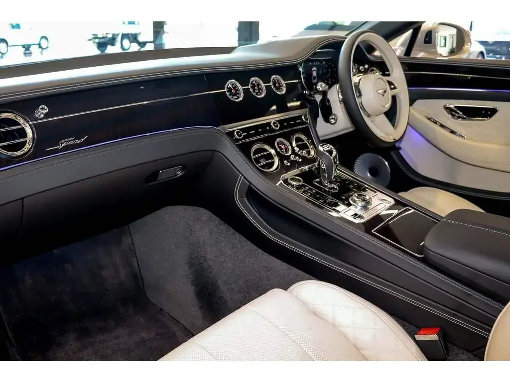 Bentley Continental GT (2018-) finished in Extreme Silver